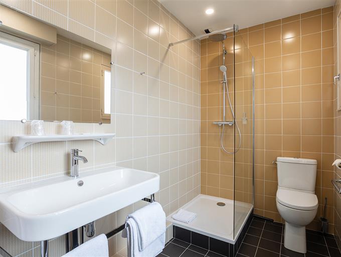 Salle de bain - chambre confort Hôtel Angers proche gare - Le Grand Hôtel de la Gare ***