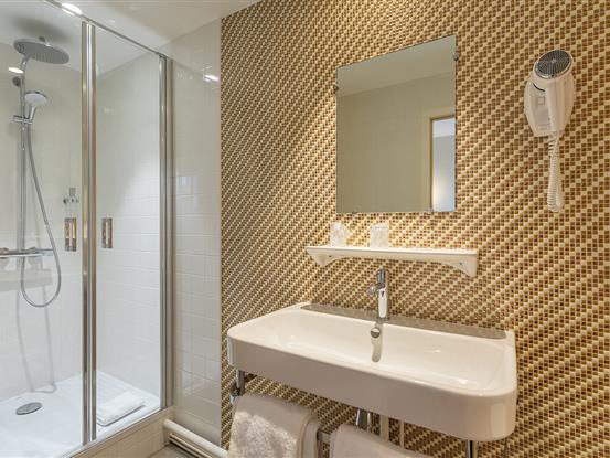 Salle de bain - chambre confort Hôtel à Angers proche centre ville - Le Grand Hôtel de la Gare ***