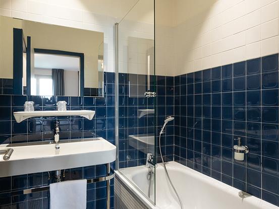Salle de bain chambre familiale Hôtel Angers - Le Grand Hôtel de la Gare 3 étoiles