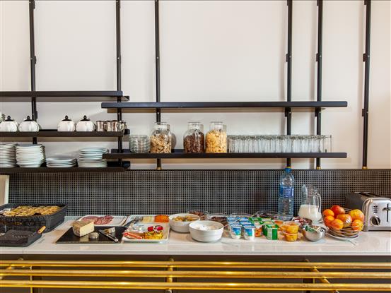 Petit dejeuner buffet - Hôtel Angers - Le Grand Hôtel de la Gare 3 étoiles