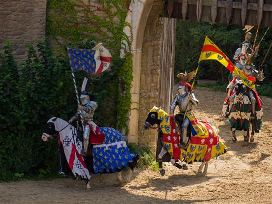 Puy du Fou chevaliers - Le Grand Hôtel de la Gare 3 étoiles