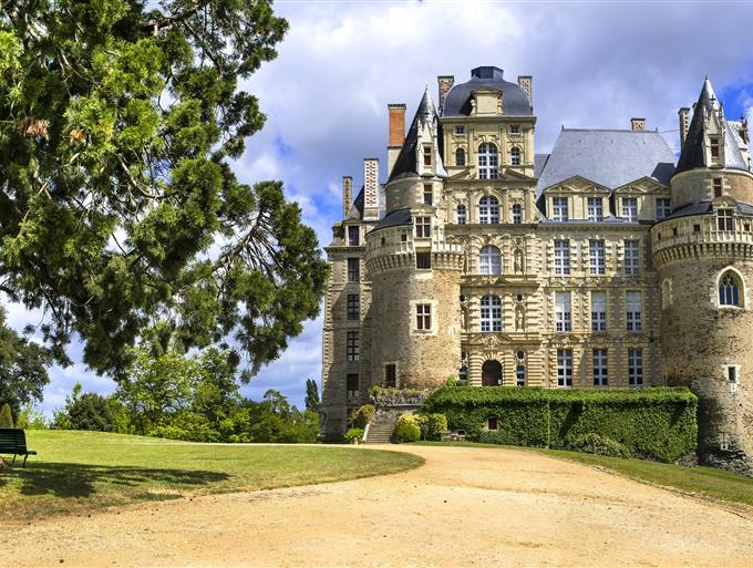 Le Château de Brissac Angers - Le Grand Hôtel de la Gare ***